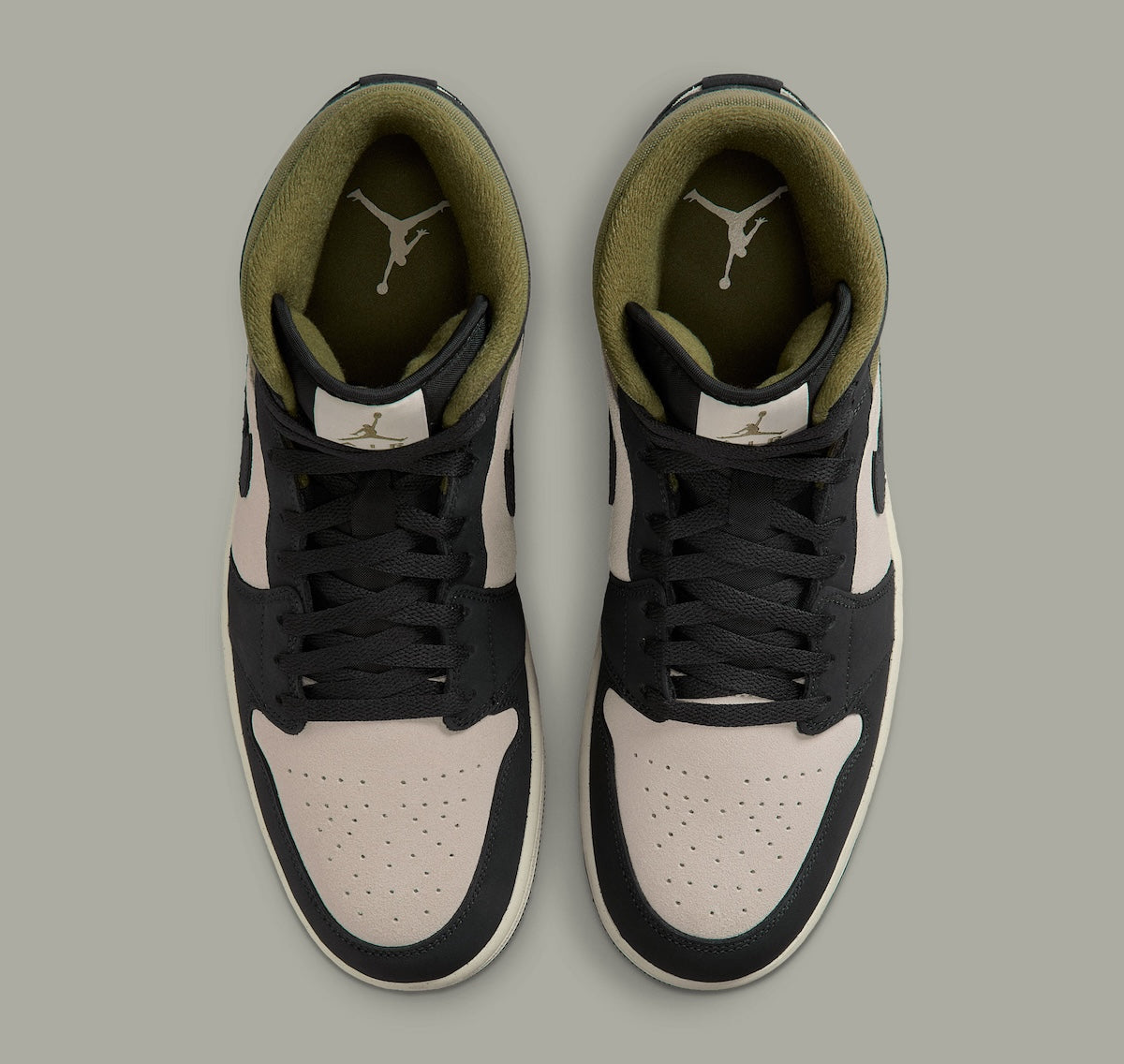 AIR JORDAN 1 GETS A CANVAS