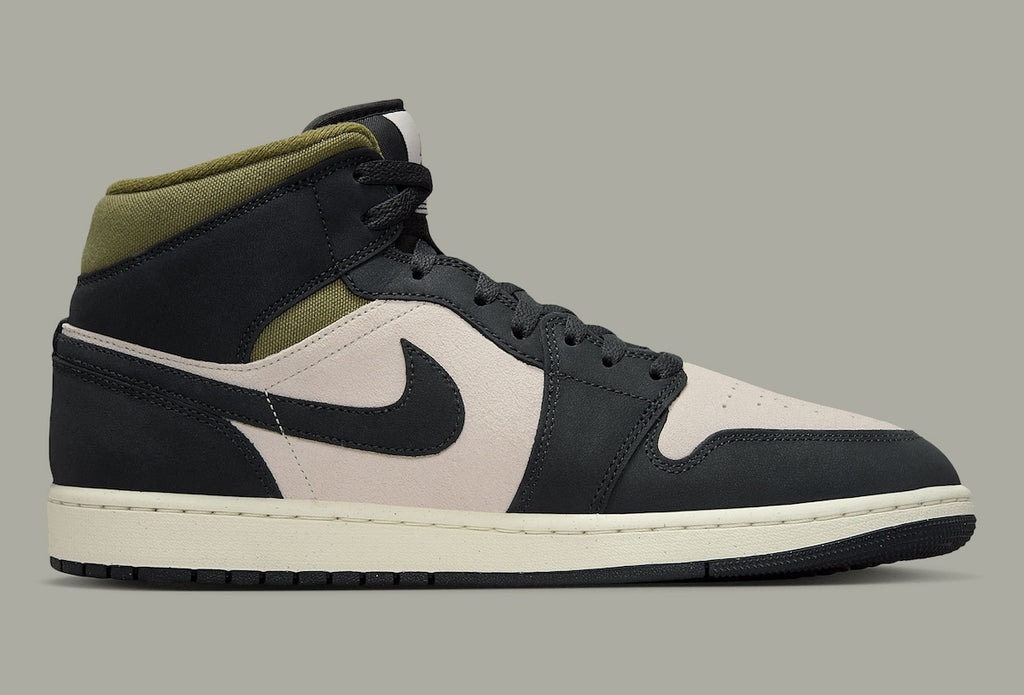 AIR JORDAN 1 GETS A CANVAS